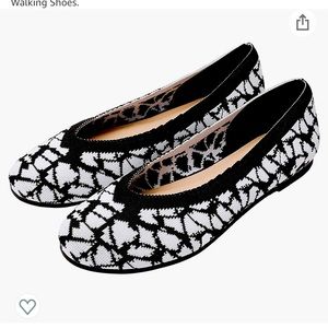 Ataiwee Women Wide Width Flat Shoes size 9.5 ⬛️⬜️